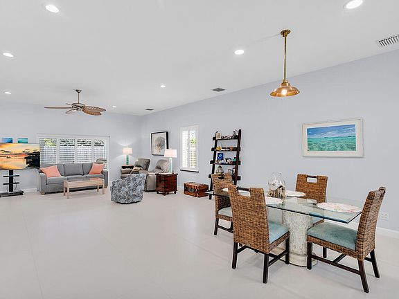 5th image of 206 Bougainvillea St