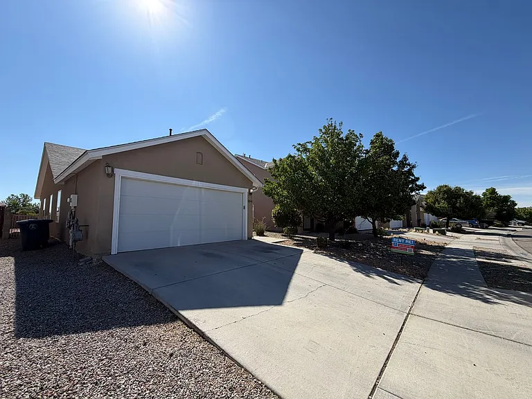 10540 Calle Merida NW — Photo 2