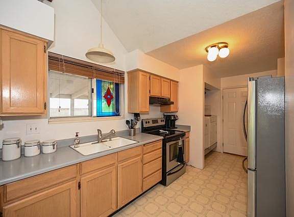 5th image of 3039 S El Cajon Dr
