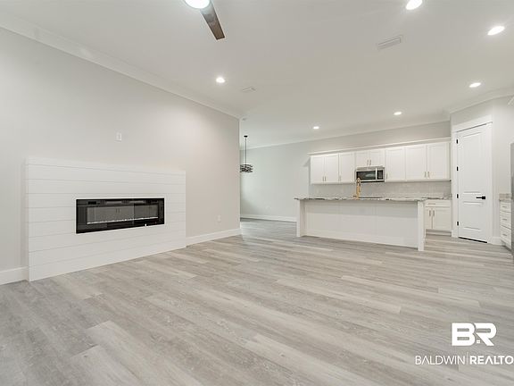 3rd image of 7120 Lakeview Dr
