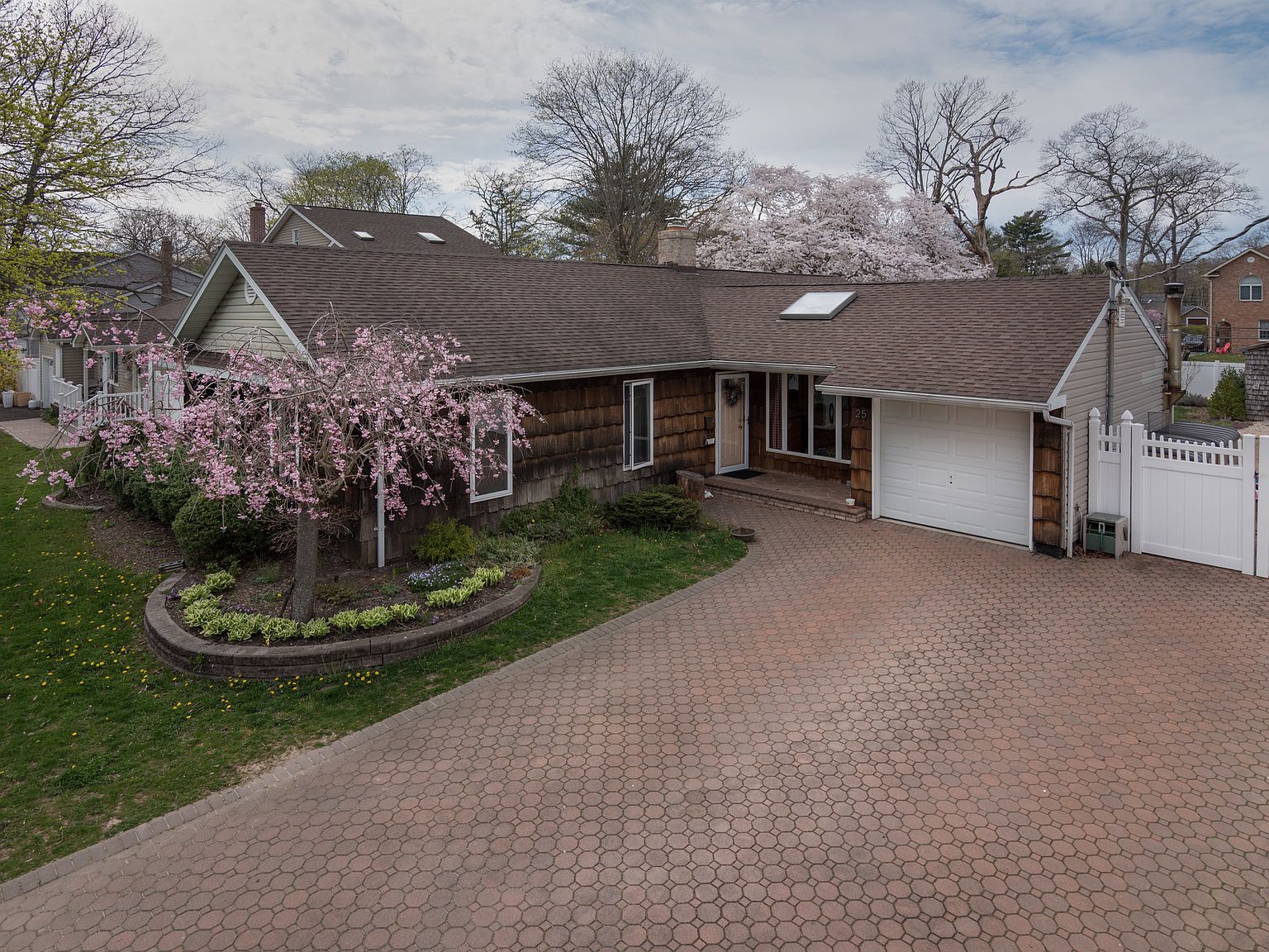 25 Gwendolyn Pl, East Islip, NY 11730 Zillow