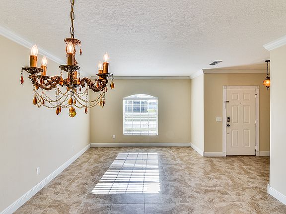 5th image of 3133 Queen Alexandria Dr