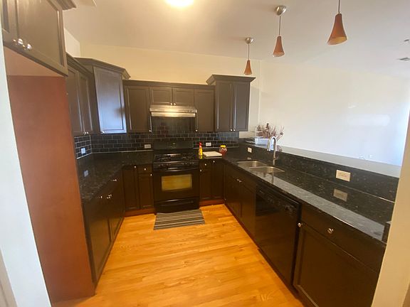 3rd image of 3227 S Archer Ave APT 3W
