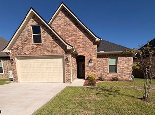 2114 Armstrong Ave, Port Neches, TX 77651