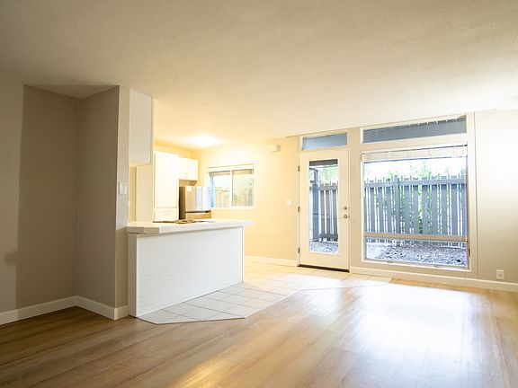 4th image of 3630 SE Cesar E Chavez Blvd APT 31