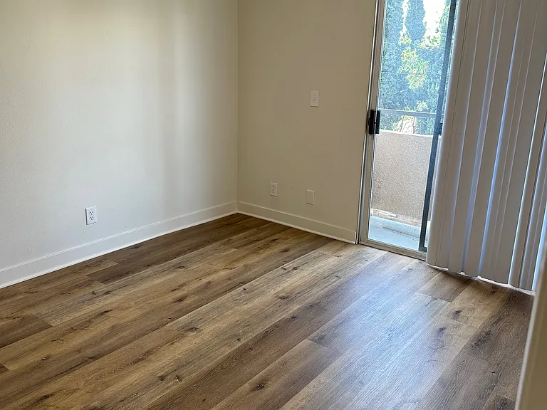 5636 Strohm Apartments — Photo 7