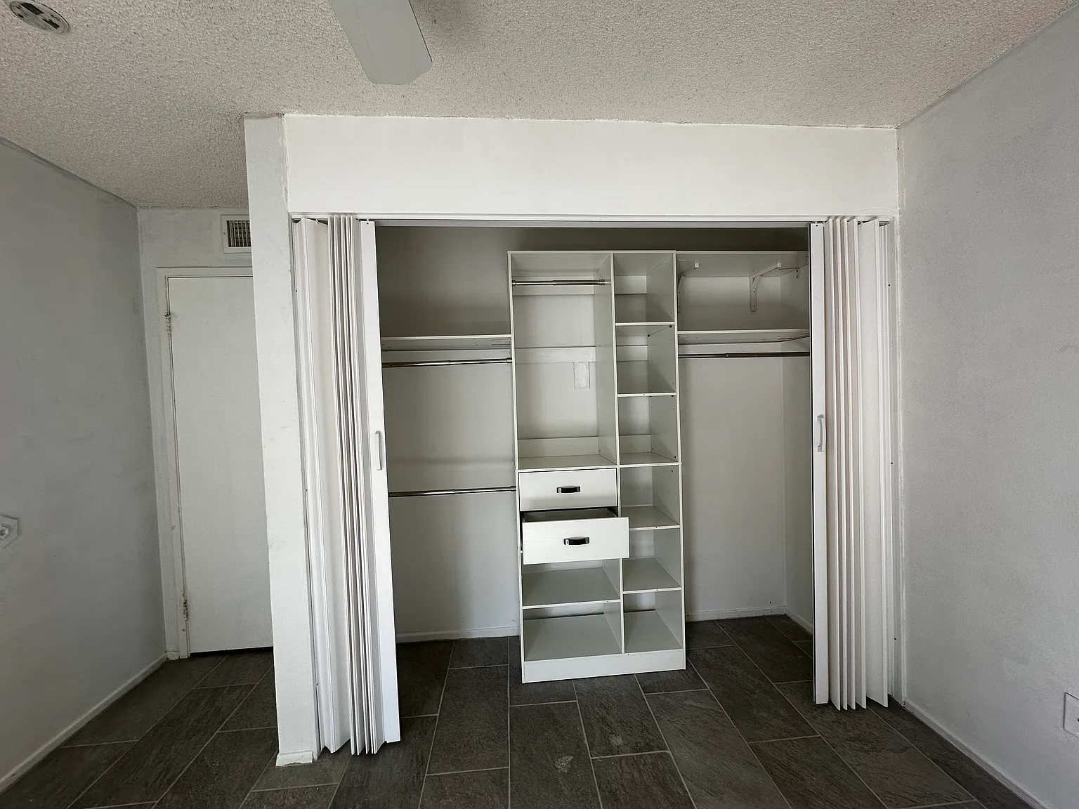 3 bed, 1132 sqft, $3,250 — Photo 4