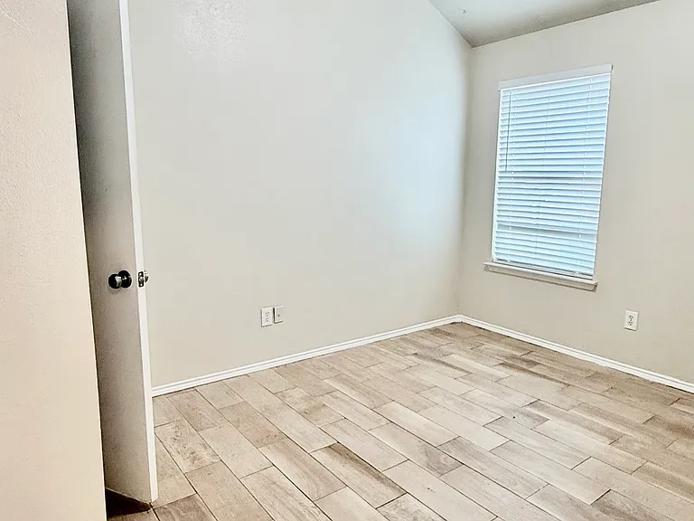 816 Cheryl St #1 — Photo 16