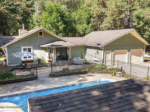 2nd image of 4211 Lyons Rd