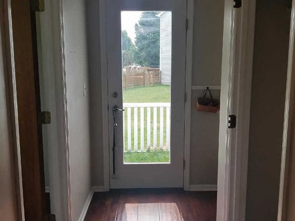 3rd image of 260 Cedarbend Ct