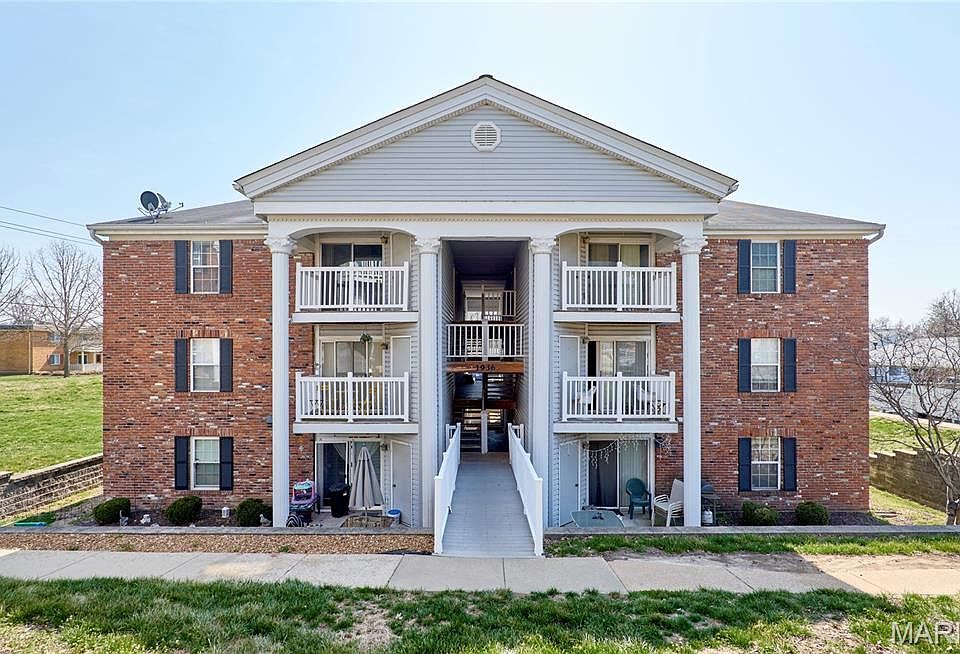 1st image of 1936 Marine Terrace Dr APT J
