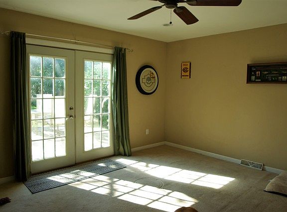 4th image of 4818 Arlington St