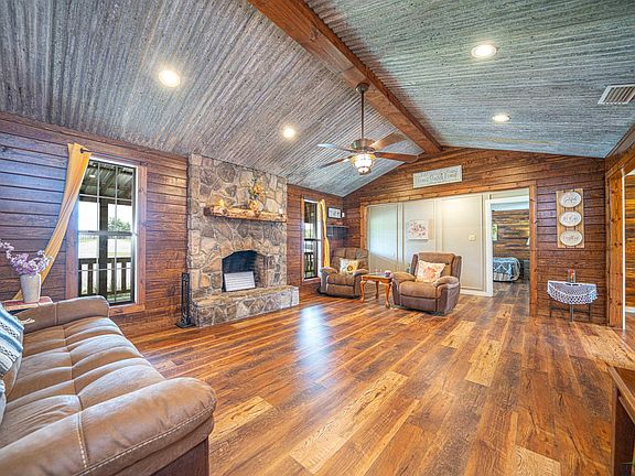 5th image of 7211 County Road 4174 W