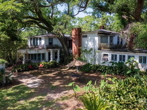 18813 Sims Dr, Gulf Shores, AL 36542