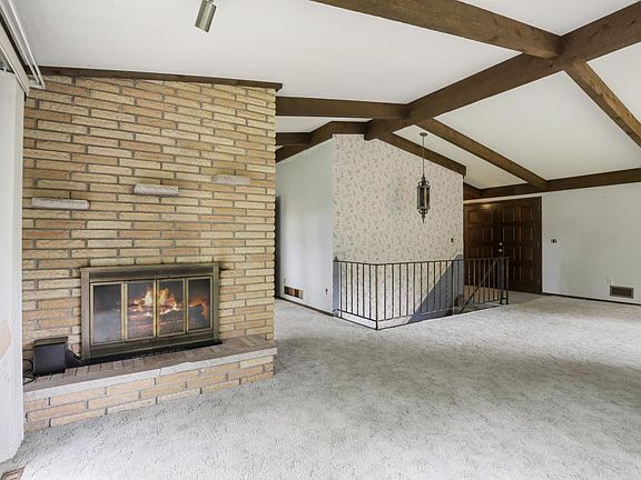 3rd image of 7760 N Shore Cir N