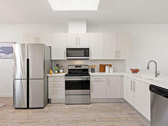 5th image of 7805 Cooper Ln #401