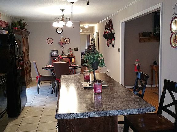 4th image of 2225 Malibu Dr SE