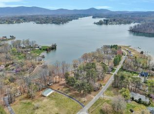 136 Belle Isle Dr, Union Hall, VA 24176