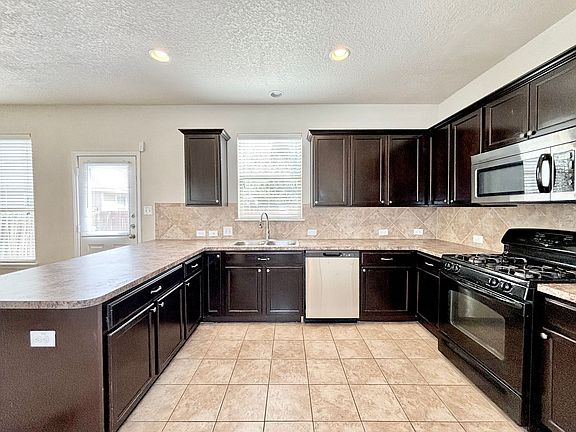 5th image of 3314 Candleside Dr