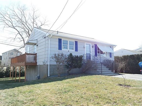 3rd image of 5 Redwood Dr