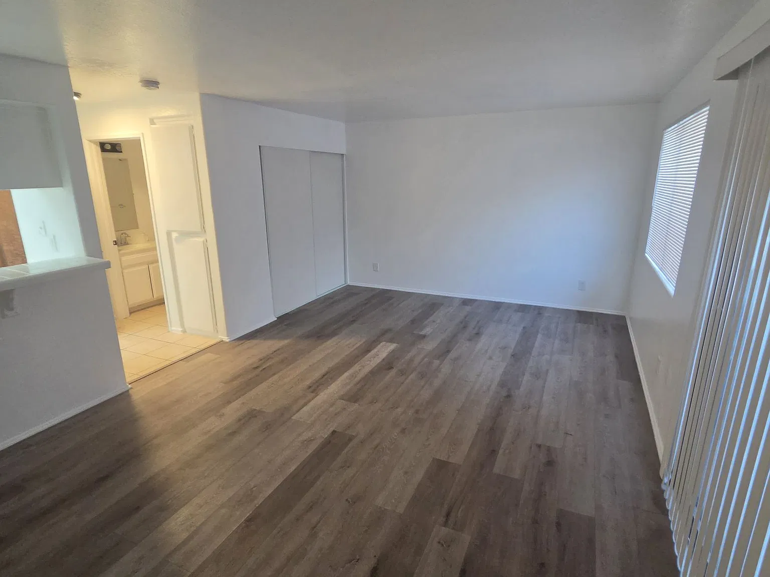 626 W 6th St — Photo 1