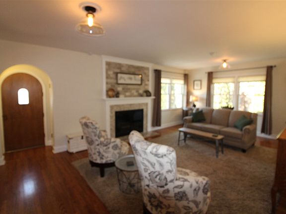 3rd image of 215 N Bryan Ave