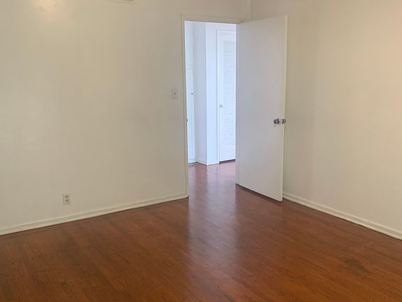 3rd image of 144 S Bedford Dr APT 8