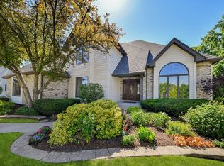 103 Hawkins Cir, Wheaton, IL 60189