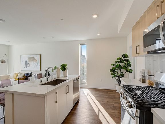 5th image of 1901 Echo Park Ave #301