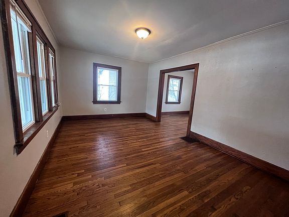 5th image of 647 Sherman St SE
