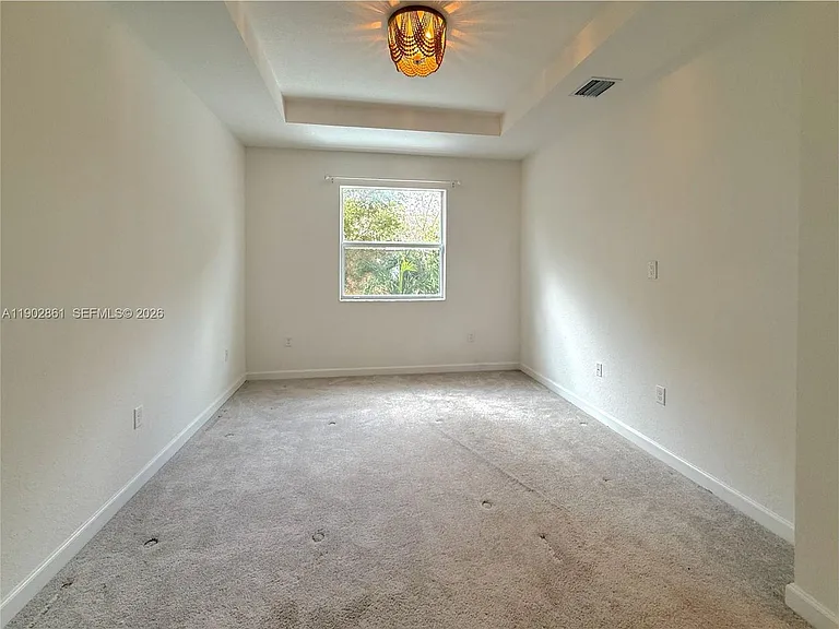1060 SE 26th Ter #0 — Photo 5