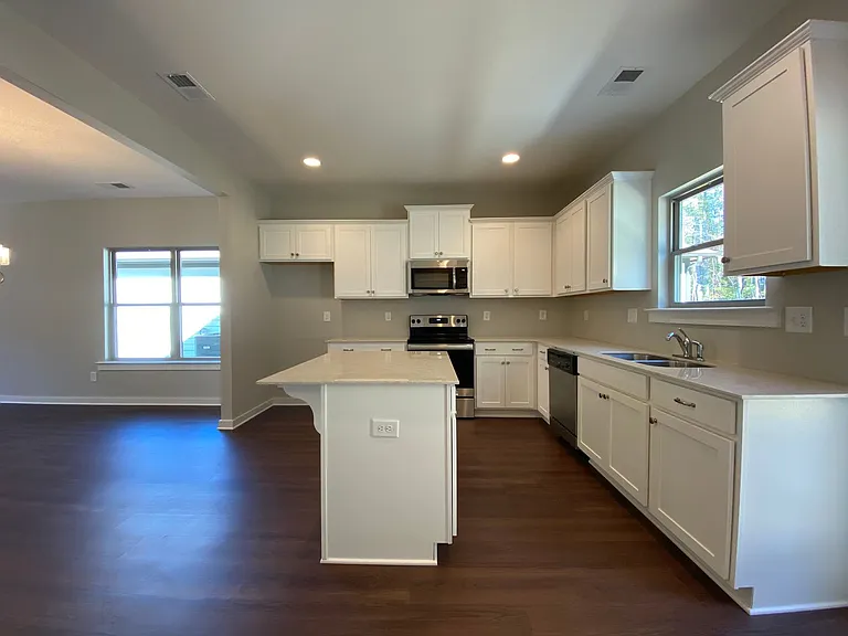 7937 Saint James Dr — Photo 4