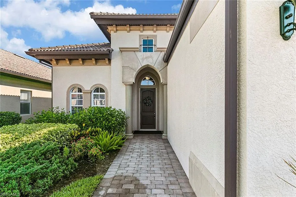 3 bed, 2.0 bath, 1975 sqft, $13,000 — Photo 2