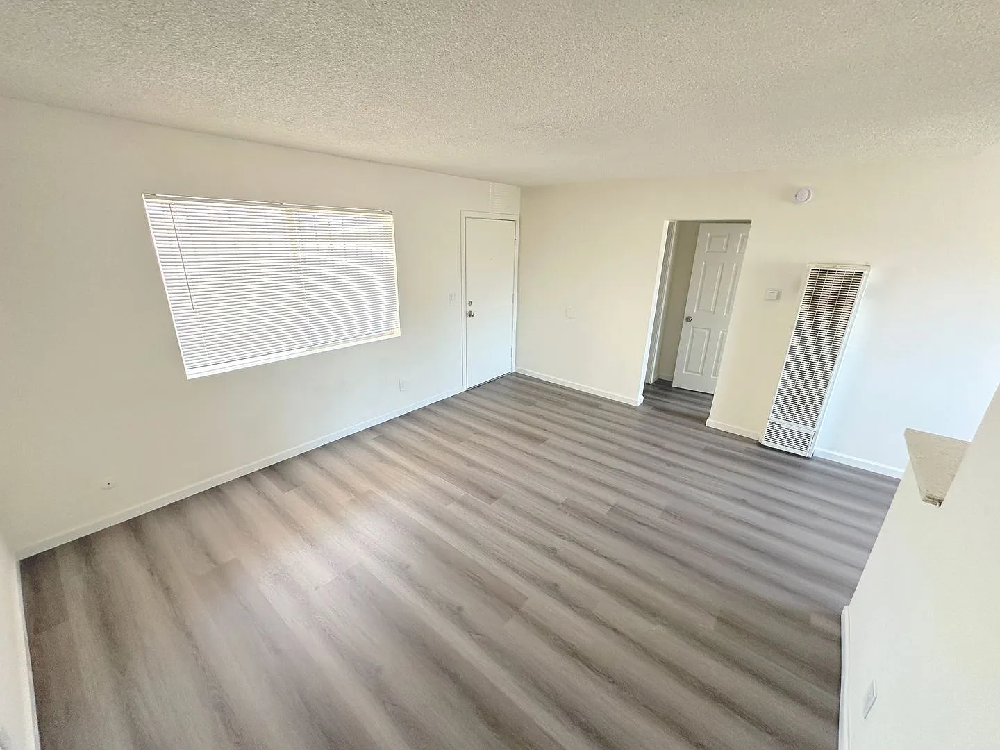 1bd/1ba Ready To Move In. Parking Included. — Photo 3