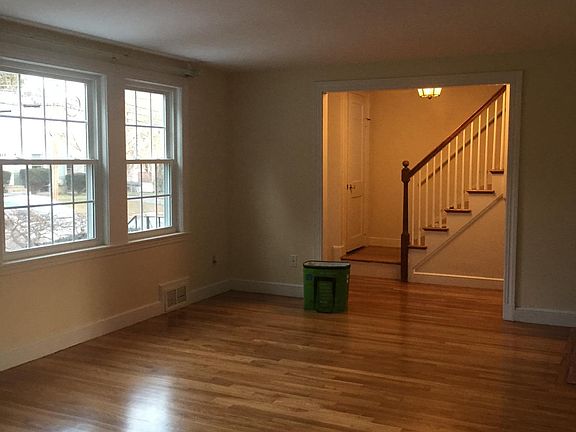 4th image of 144 Greenwood Ln