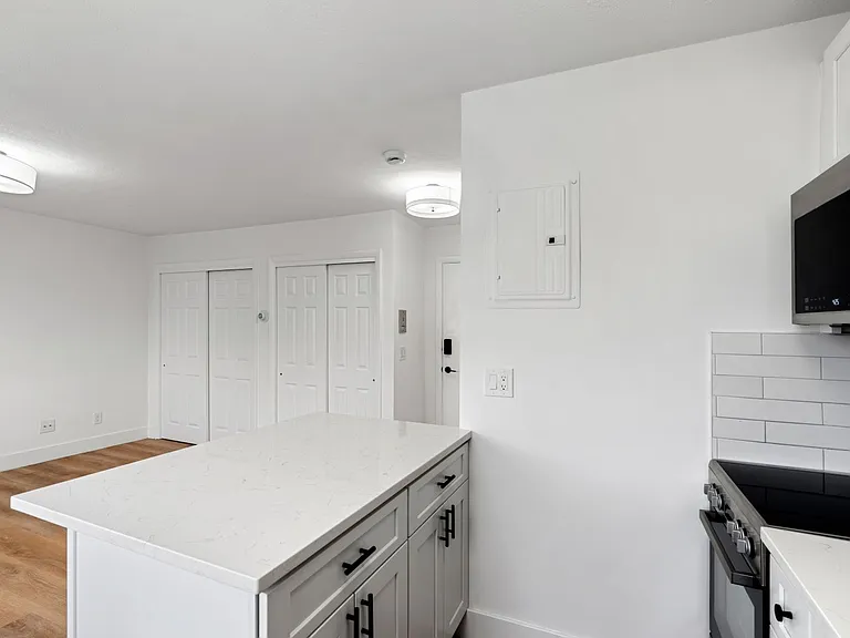 741 E 7th St #37 — Photo 4