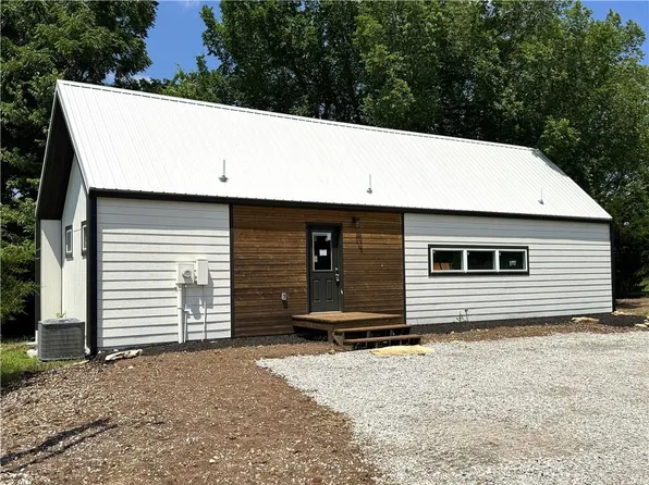 258 Sycamore Dr, Linn Valley, KS 66040