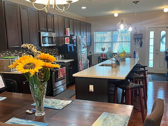 4th image of 102 Cove Ct #2B