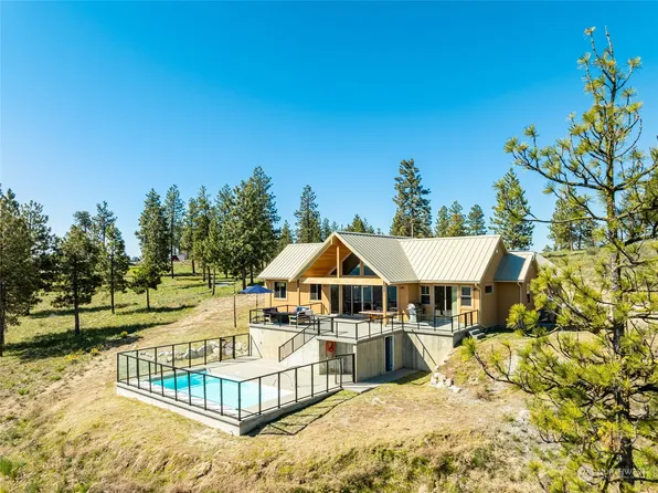 863 Blazing Star Lane, Chelan, WA 98816