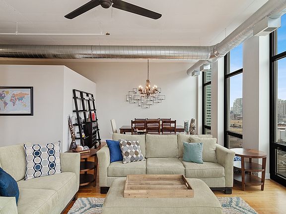 4th image of 740 W Fulton St APT 1101