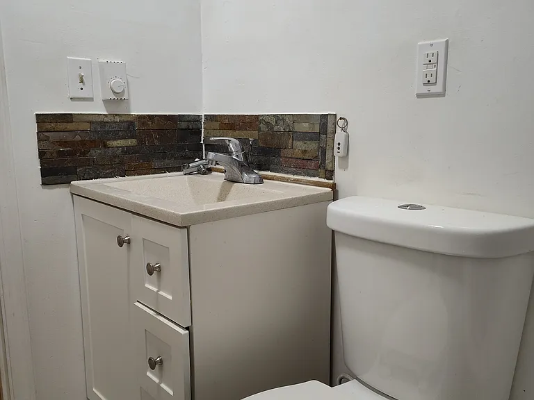 737 N 184th St #B — Photo 15
