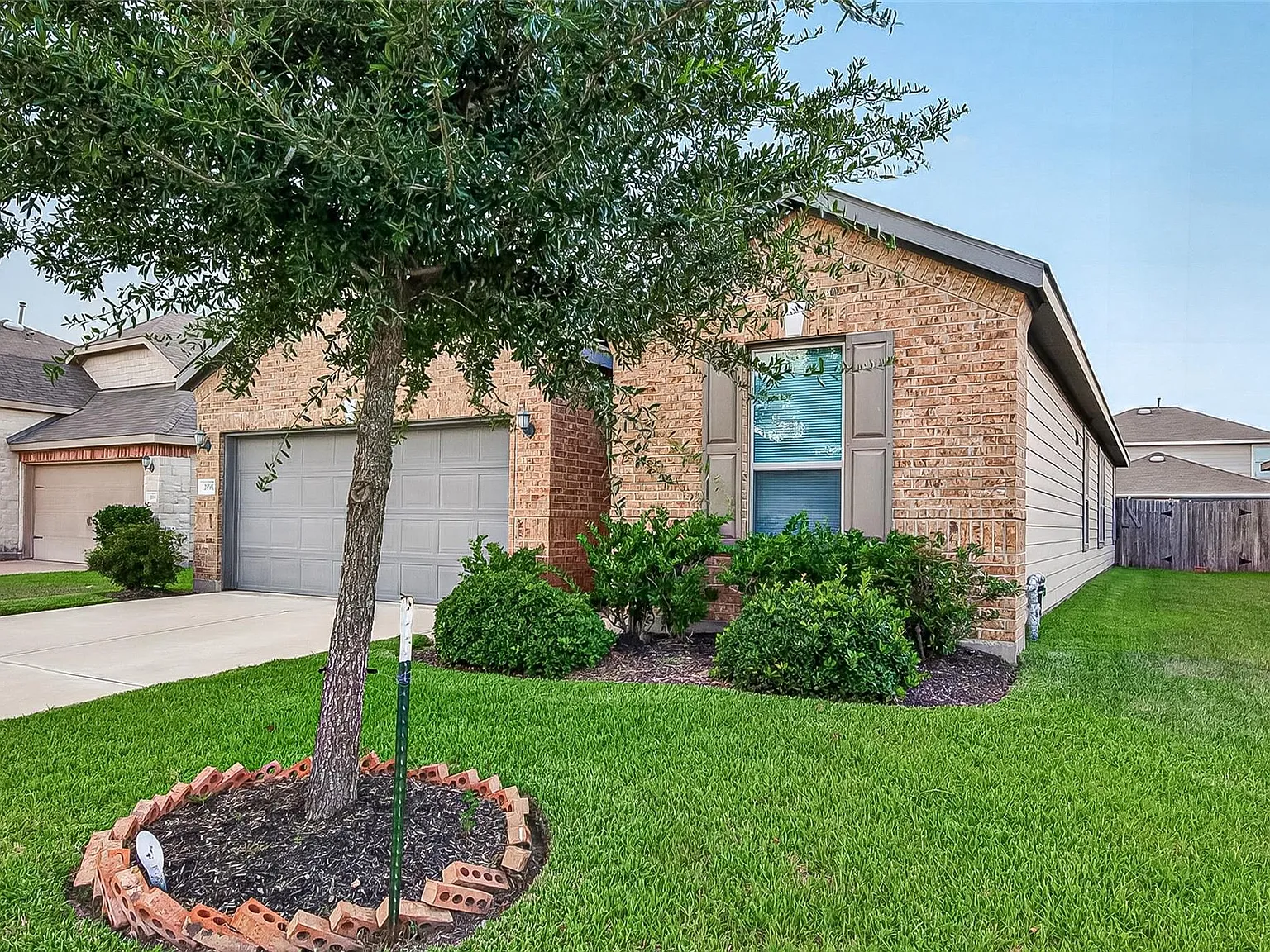 4 bed, 2.0 bath, 1982 sqft, $2,100 — Photo 3