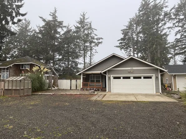 875 Mount Olympus Ave SE, Ocean Shores, WA 98569