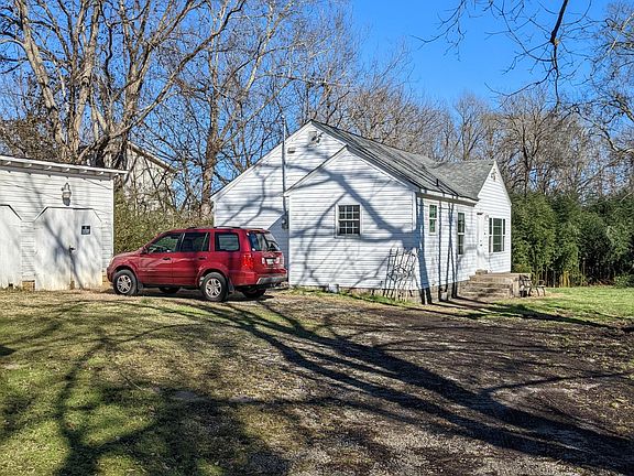 4th image of 619 1/2 Landers St