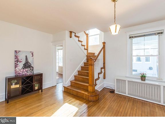 3rd image of 34 E 1st Ave