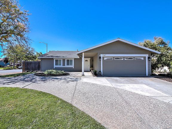 2nd image of 7047 Avenida Rotella