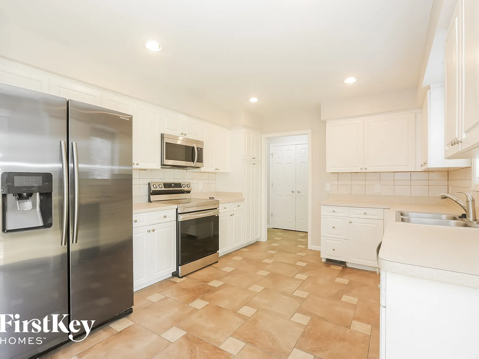 3 bed, 3.5 bath, 3104 sqft, $2,590 — Photo 4