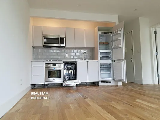 Rented by Real Team Brokerage | media 13
