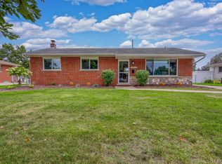 18818 Hillcrest St, Livonia, MI 48152