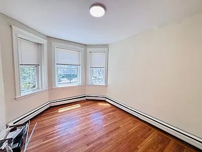 3 bed, 1100 sqft, $3,200 — Photo 4